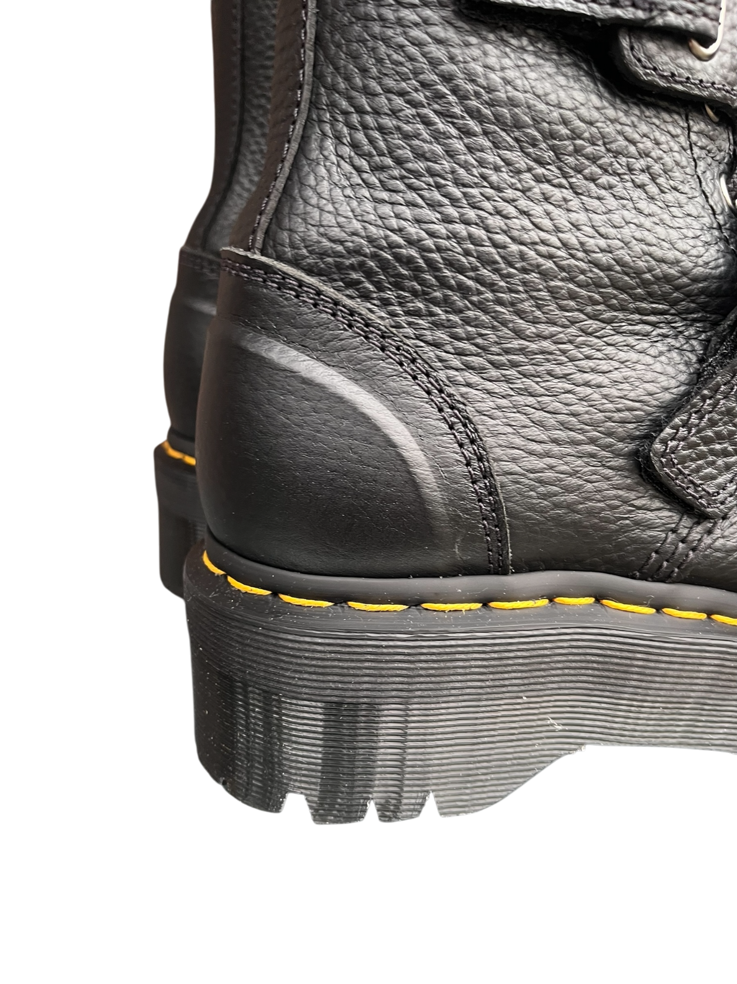 Dr. Martens Axxel
