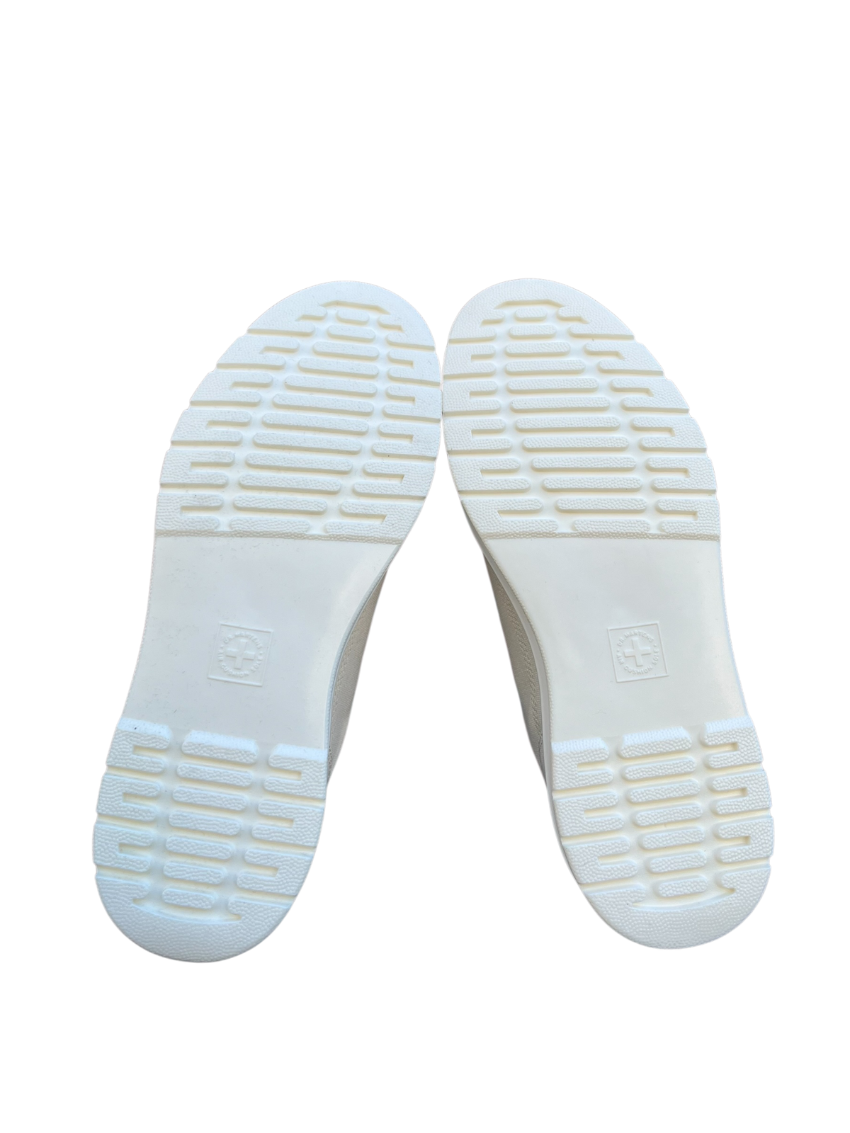Dr. Martens Brooklyn 6 eye sneaker