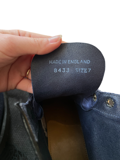 Dr. Martens 8433 MIE Suède club sole