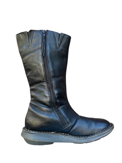 Dr. Martens 10492 Mid calf wedge sole