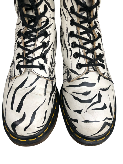 Dr. Martens 1460 MIE zebra