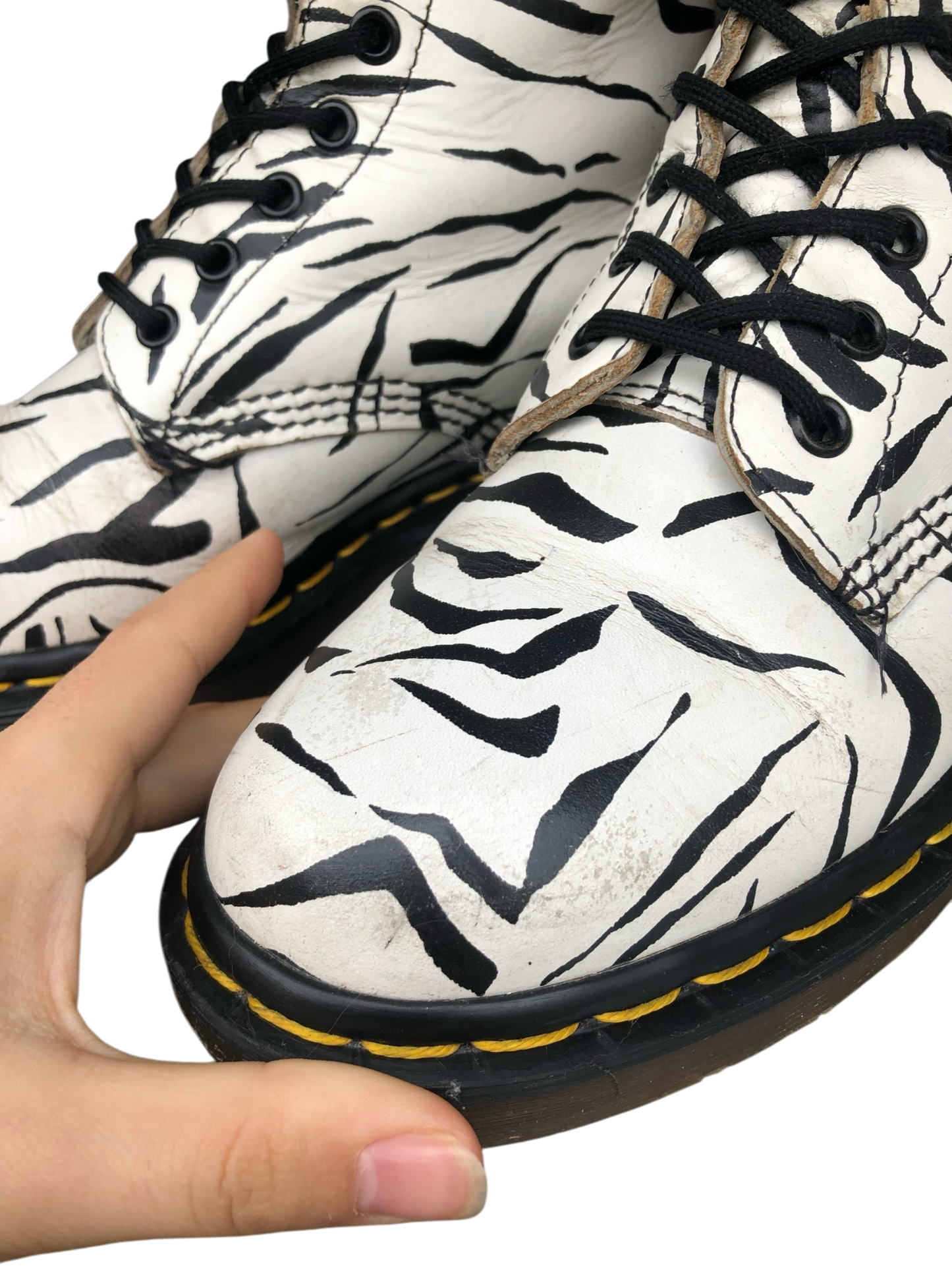 Dr. Martens 1460 MIE zebra