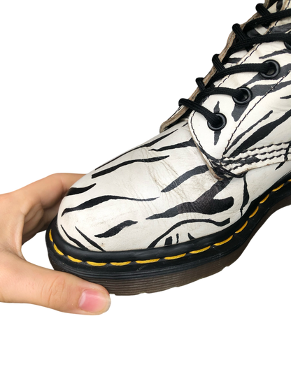 Dr. Martens 1460 MIE zebra