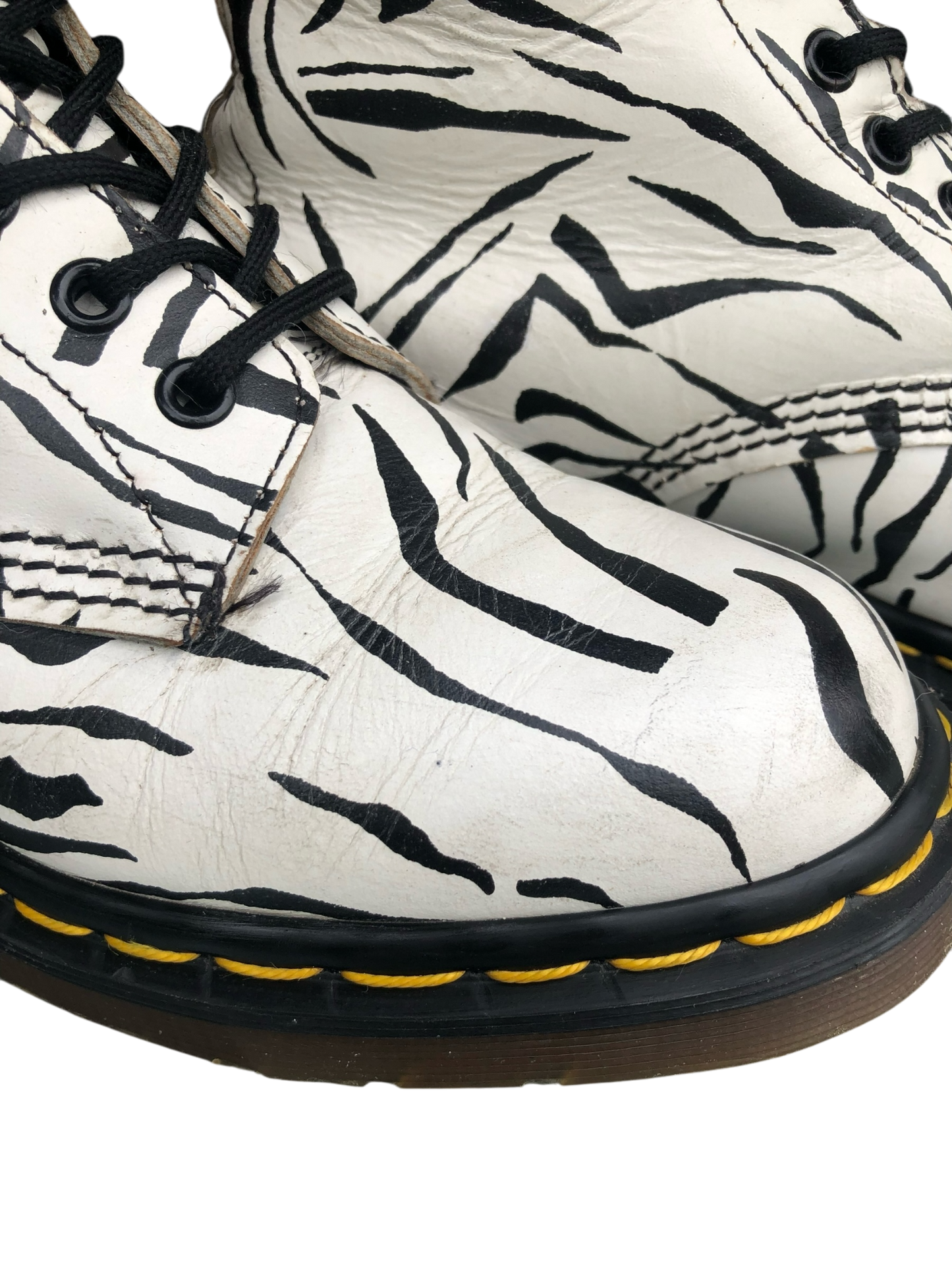 Dr. Martens 1460 MIE zebra