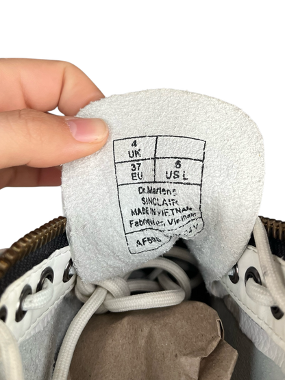 Dr. Martens Sinclair platform wit