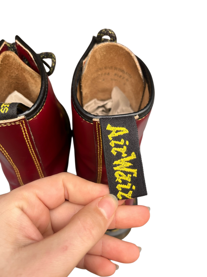 Dr. Martens 2A42 Exposed steel toe