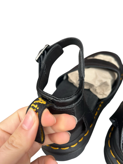 Dr. Martens Blaire sandalen