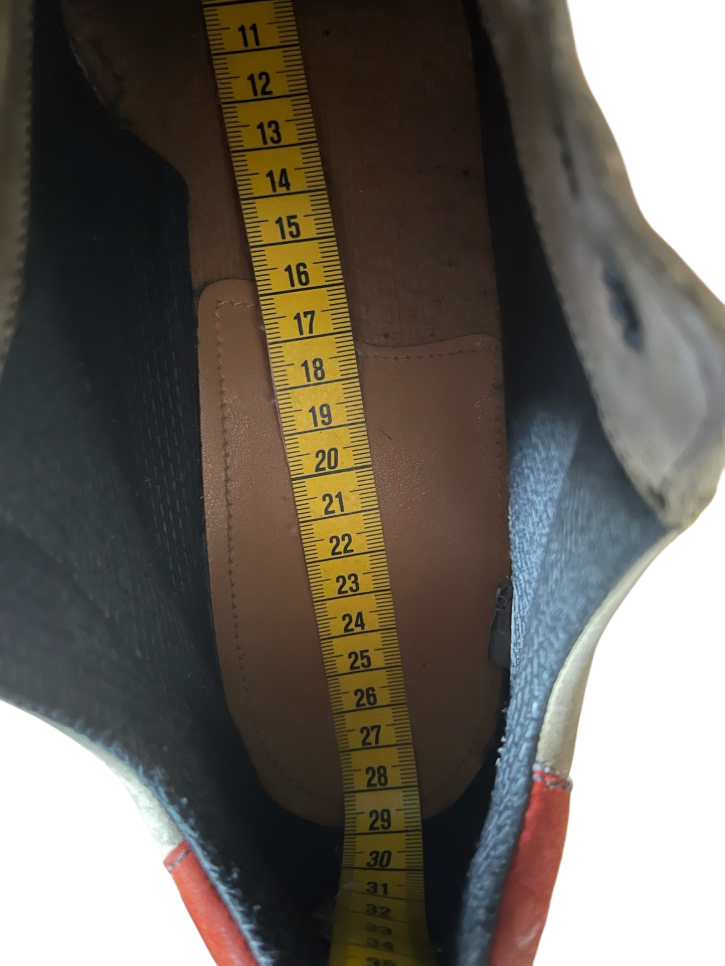 Dr. Martens 8345 MIE Buzz sole