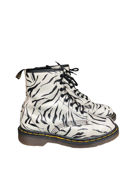 Dr. Martens 1460 MIE zebra