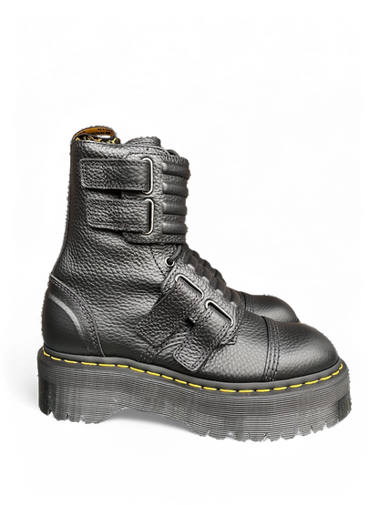 Dr. Martens Axxel